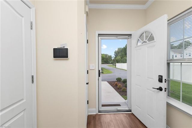 221 Seren DR, Chesapeake, VA 23325