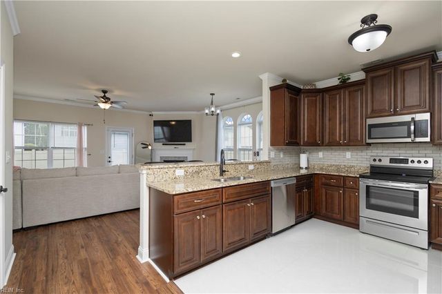 221 Seren DR, Chesapeake, VA 23325