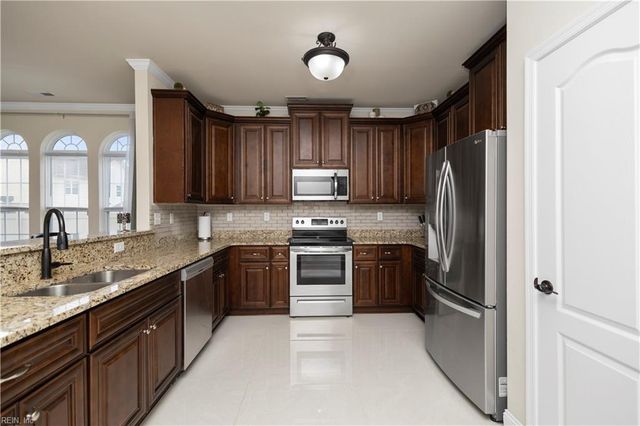 221 Seren DR, Chesapeake, VA 23325