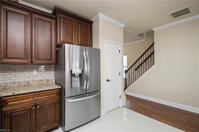 221 Seren DR, Chesapeake, VA 23325