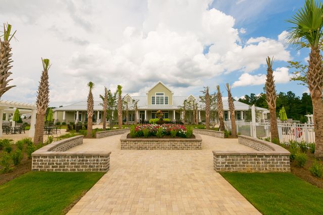 489 Hundred Oaks Parkway, Summerville, SC 29483