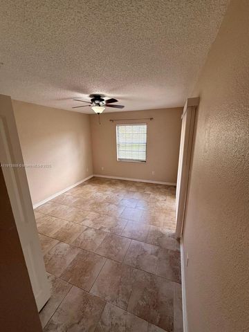 1301 SE Carrington Ct, Port St. Lucie, FL 34952