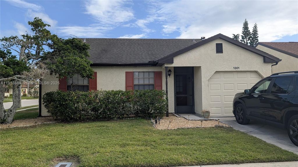 1301 SE Carrington Ct, Port St. Lucie, FL 34952