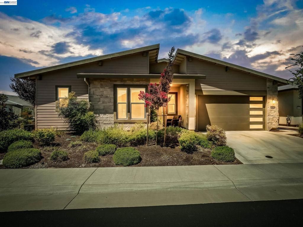 Image 1 of property listing at 3001 Compass Ln, Roseville, CA 95747
