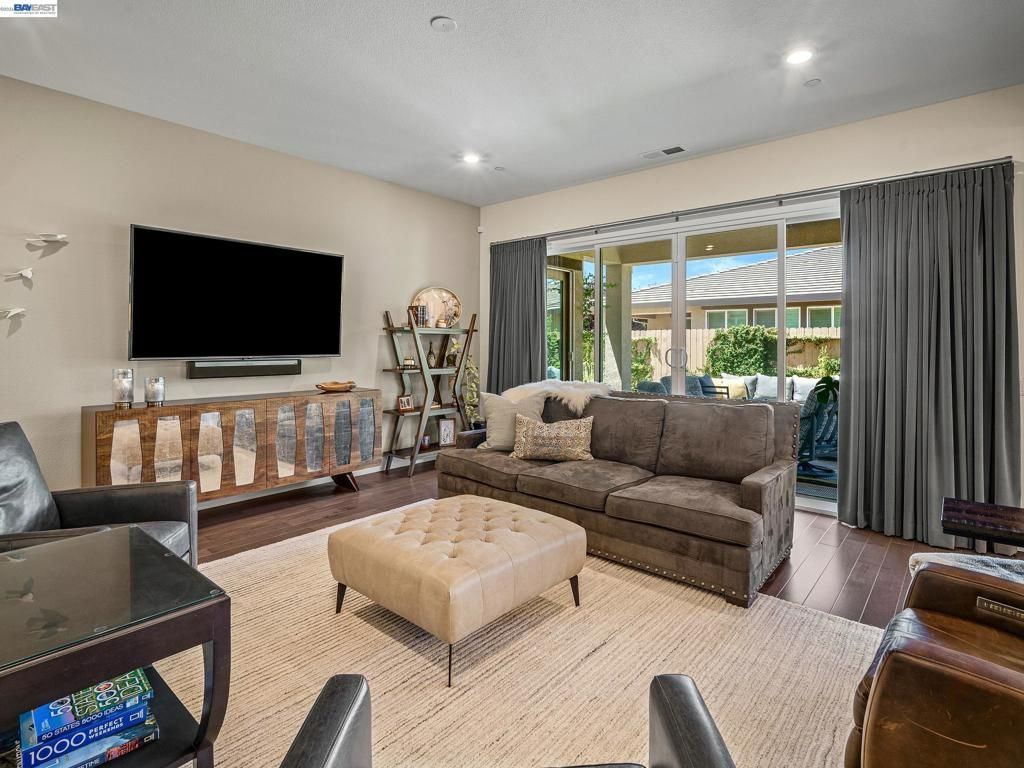 Image 13 of property listing at 3001 Compass Ln, Roseville, CA 95747
