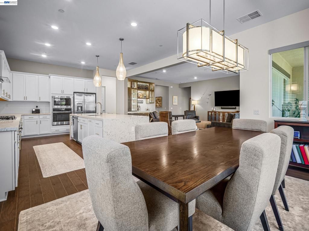 Image 17 of property listing at 3001 Compass Ln, Roseville, CA 95747