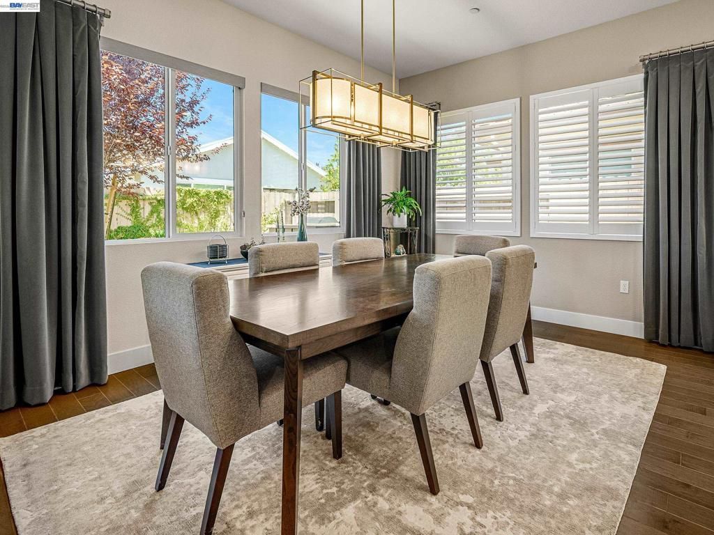 Image 18 of property listing at 3001 Compass Ln, Roseville, CA 95747