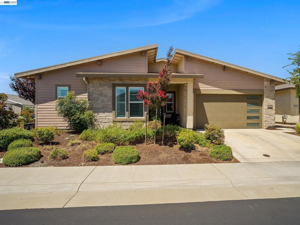 Image 2 of property listing at 3001 Compass Ln, Roseville, CA 95747