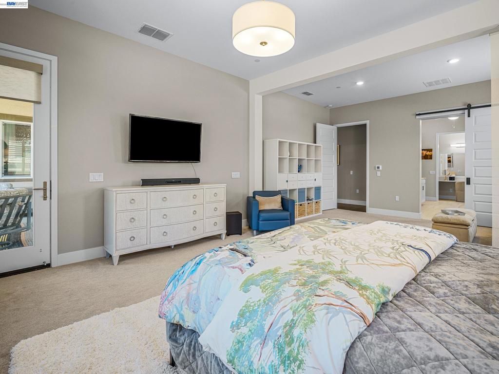Image 21 of property listing at 3001 Compass Ln, Roseville, CA 95747