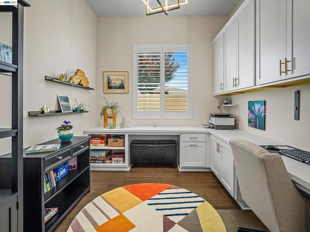 Image 32 of property listing at 3001 Compass Ln, Roseville, CA 95747