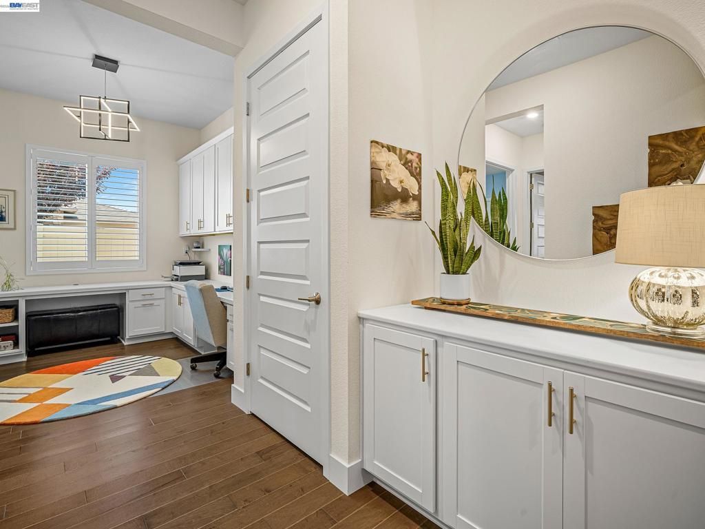 Image 33 of property listing at 3001 Compass Ln, Roseville, CA 95747