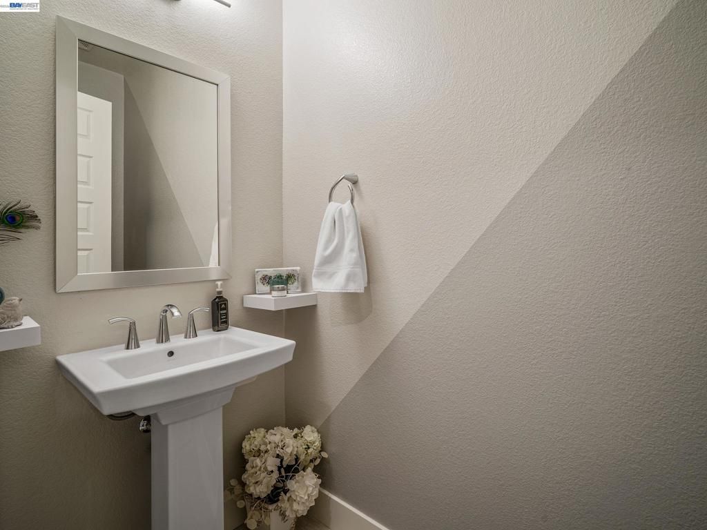 Image 36 of property listing at 3001 Compass Ln, Roseville, CA 95747