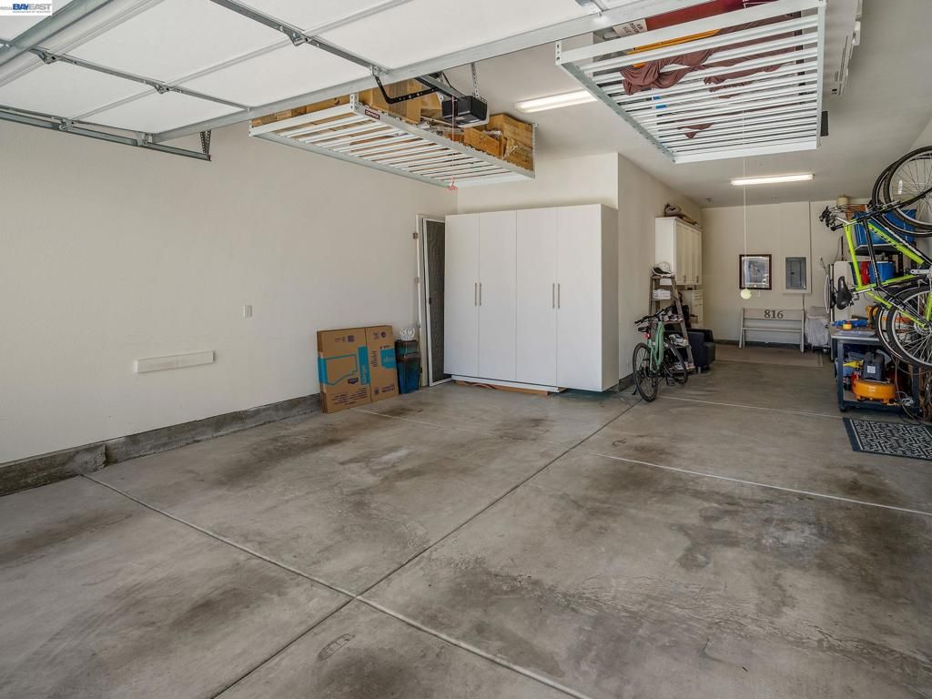 Image 38 of property listing at 3001 Compass Ln, Roseville, CA 95747