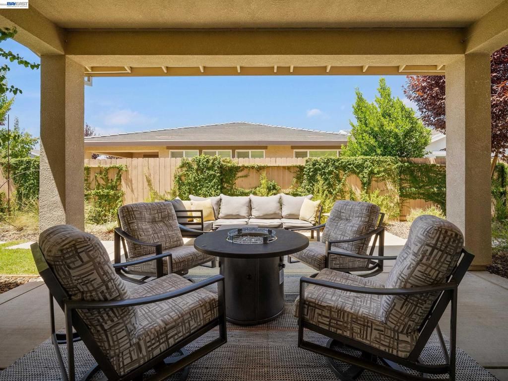 Image 39 of property listing at 3001 Compass Ln, Roseville, CA 95747