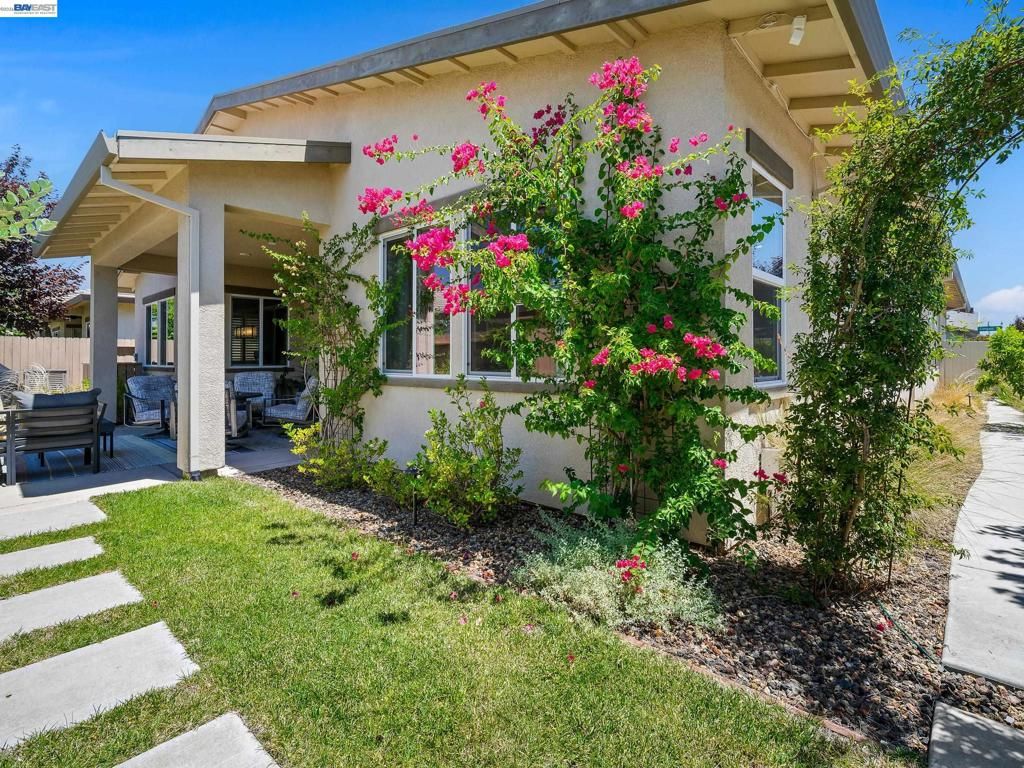 Image 43 of property listing at 3001 Compass Ln, Roseville, CA 95747