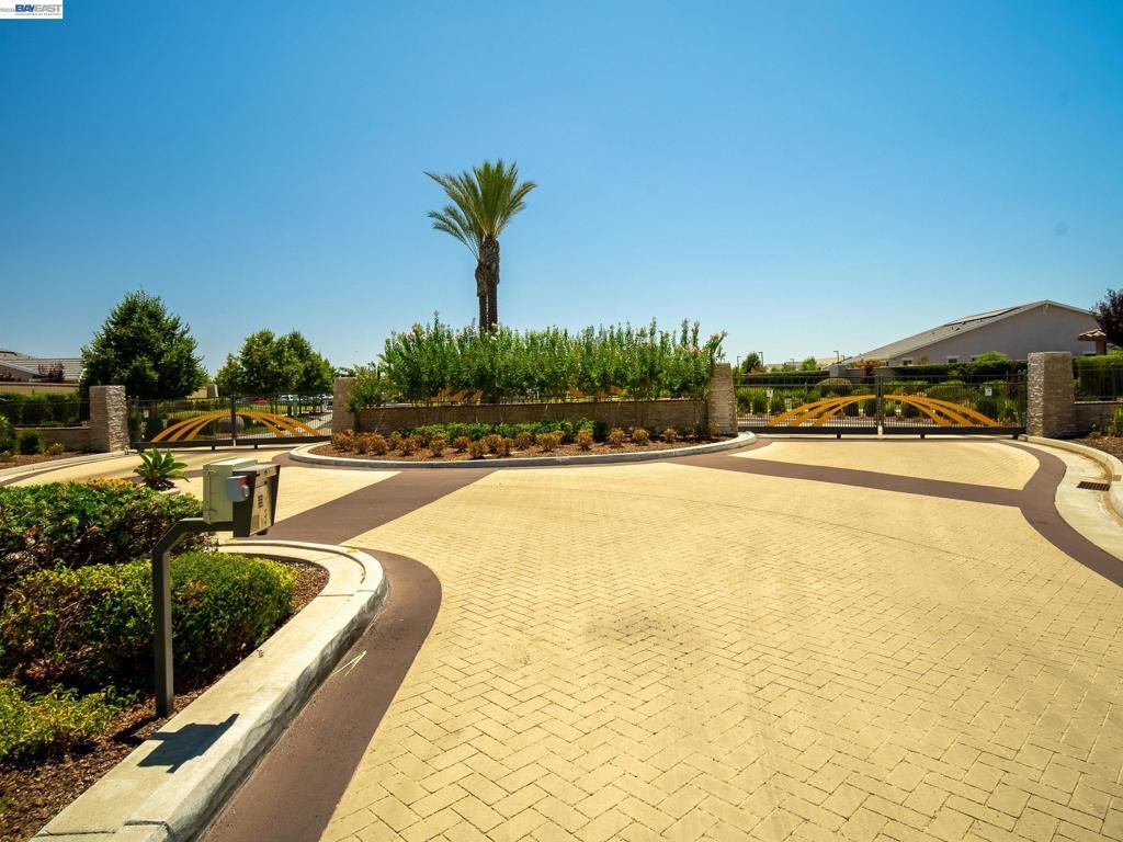 Image 66 of property listing at 3001 Compass Ln, Roseville, CA 95747