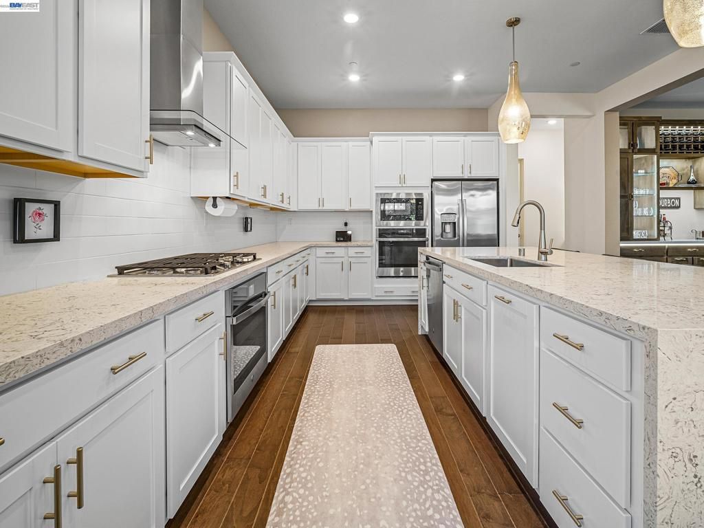 Image 9 of property listing at 3001 Compass Ln, Roseville, CA 95747