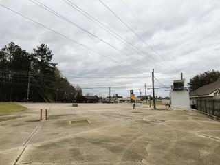 2014 Oak Grove Rd., Hattiesburg, MS 39402