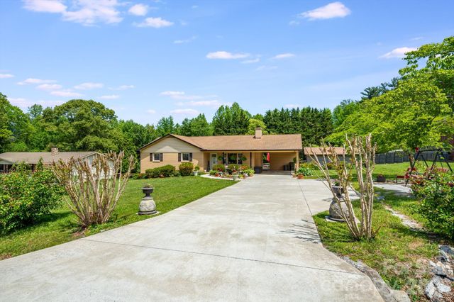 458 Beach Drive, Hendersonville, NC 28792