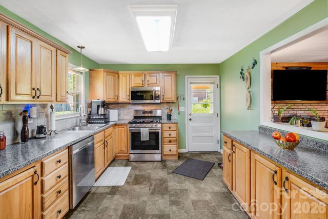 458 Beach Drive, Hendersonville, NC 28792