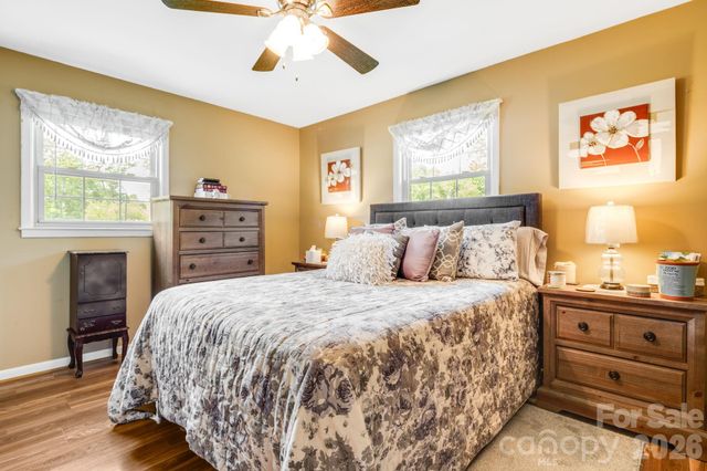 458 Beach Drive, Hendersonville, NC 28792