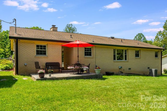 458 Beach Drive, Hendersonville, NC 28792