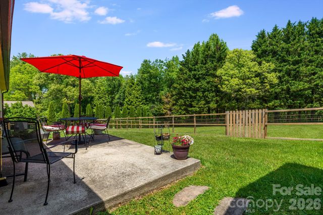 458 Beach Drive, Hendersonville, NC 28792