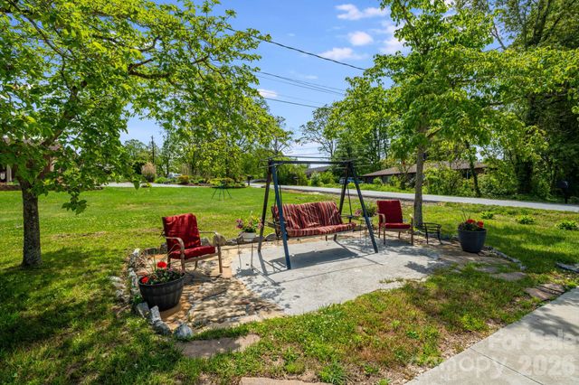 458 Beach Drive, Hendersonville, NC 28792