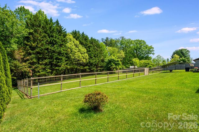 458 Beach Drive, Hendersonville, NC 28792