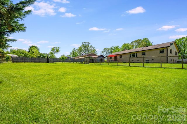 458 Beach Drive, Hendersonville, NC 28792