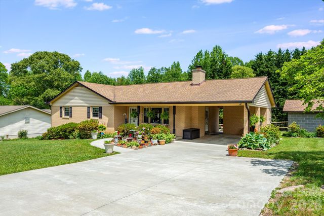 458 Beach Drive, Hendersonville, NC 28792
