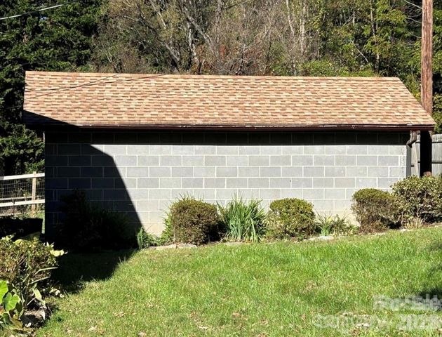 458 Beach Drive, Hendersonville, NC 28792