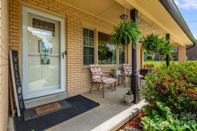 458 Beach Drive, Hendersonville, NC 28792