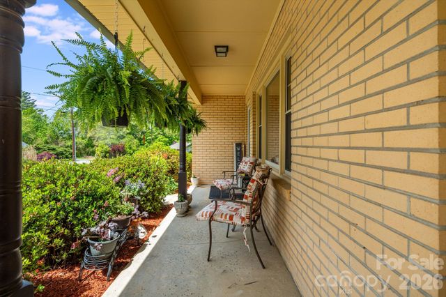 458 Beach Drive, Hendersonville, NC 28792