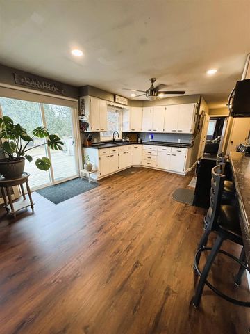 N10480 Queens Way, Necedah, WI 54646