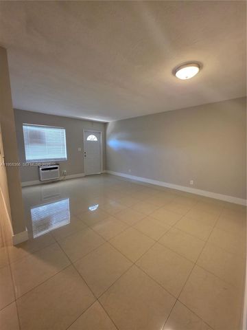 2621 Grant St 8A, Hollywood, FL 33020
