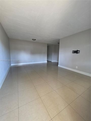 2621 Grant St 8A, Hollywood, FL 33020