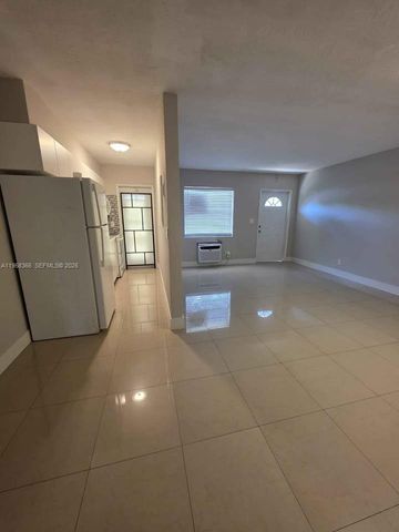 2621 Grant St 8A, Hollywood, FL 33020