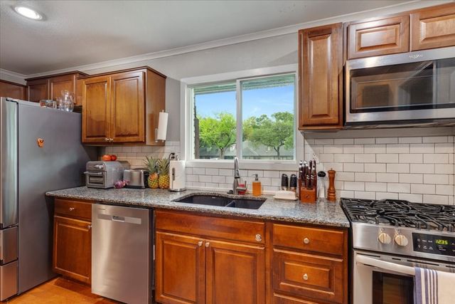 732 N Mckown Avenue, Sherman, TX 75092