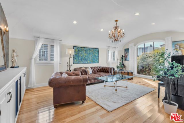 326 N Doheny Drive, Beverly Hills, CA 90211
