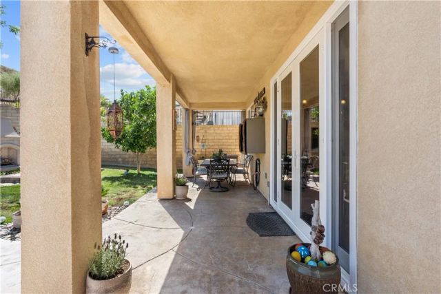21124 Cross Creek Drive, Saugus, CA 91350