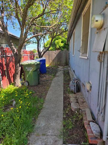 133 5th St, Galt, CA 95632