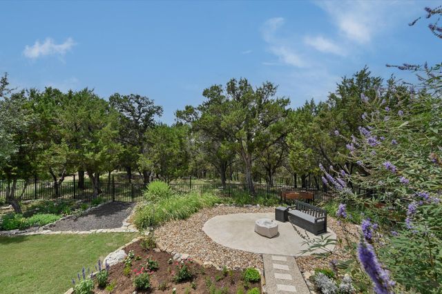 19305 Leisure LN, Jonestown, TX 78645