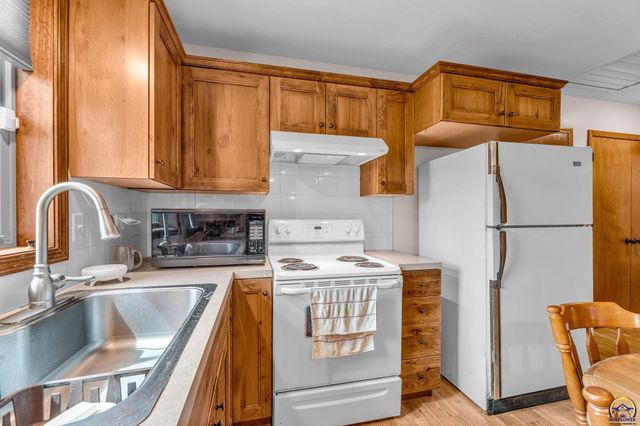 910 NW West Union RD, Topeka, KS 66615