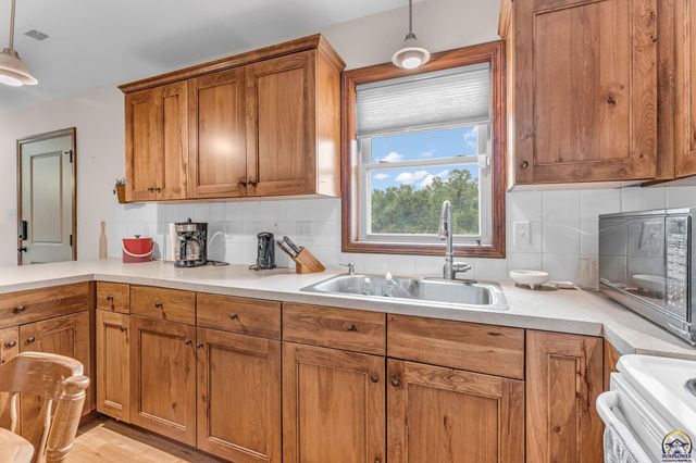 910 NW West Union RD, Topeka, KS 66615