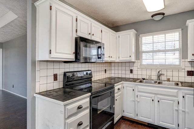 1363 S Concordia Avenue, Republic, MO 65738