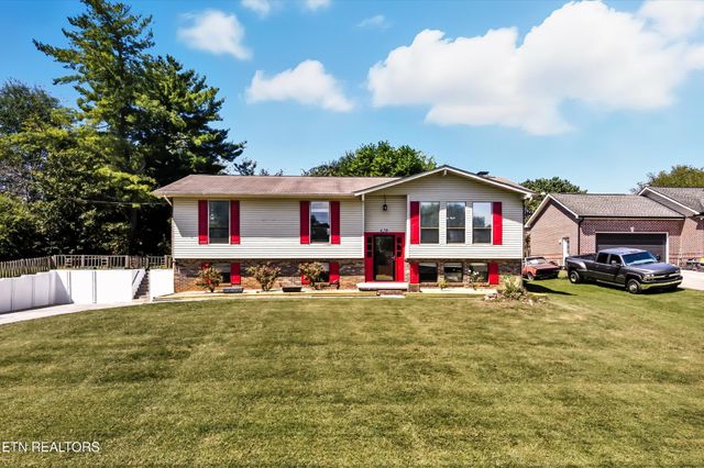 420 First St, Seymour, TN 37865