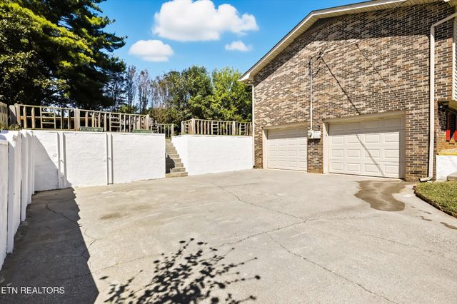 420 First St, Seymour, TN 37865