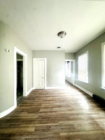 738 Central St 2, Lowell, MA 01852