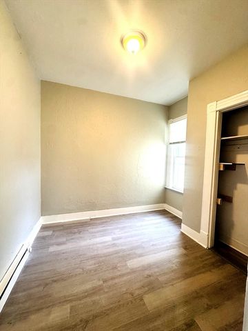738 Central St 2, Lowell, MA 01852